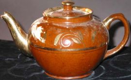 SADLER ENGLISH TEAPOT WITH GOLD LEAF TRIM